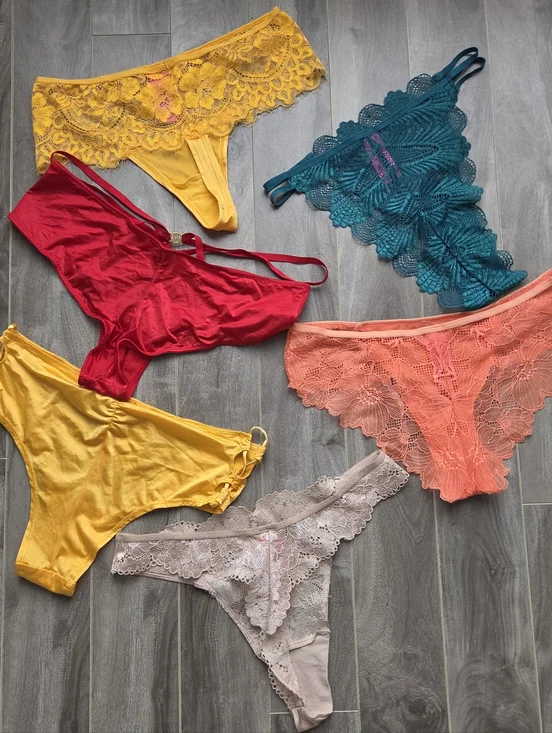 Women's Lace Underwear Bundle - Picture 2 of 2